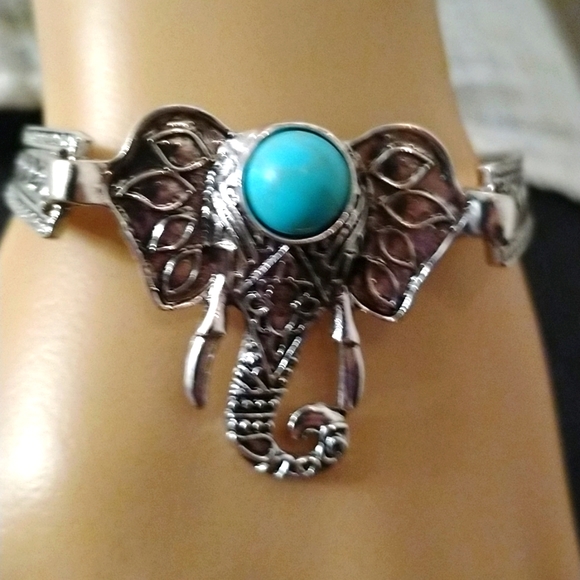 -🌸Gorgeous set of Tibetan Silver and turquoise elephant bracelet & earrings - Picture 3 of 8